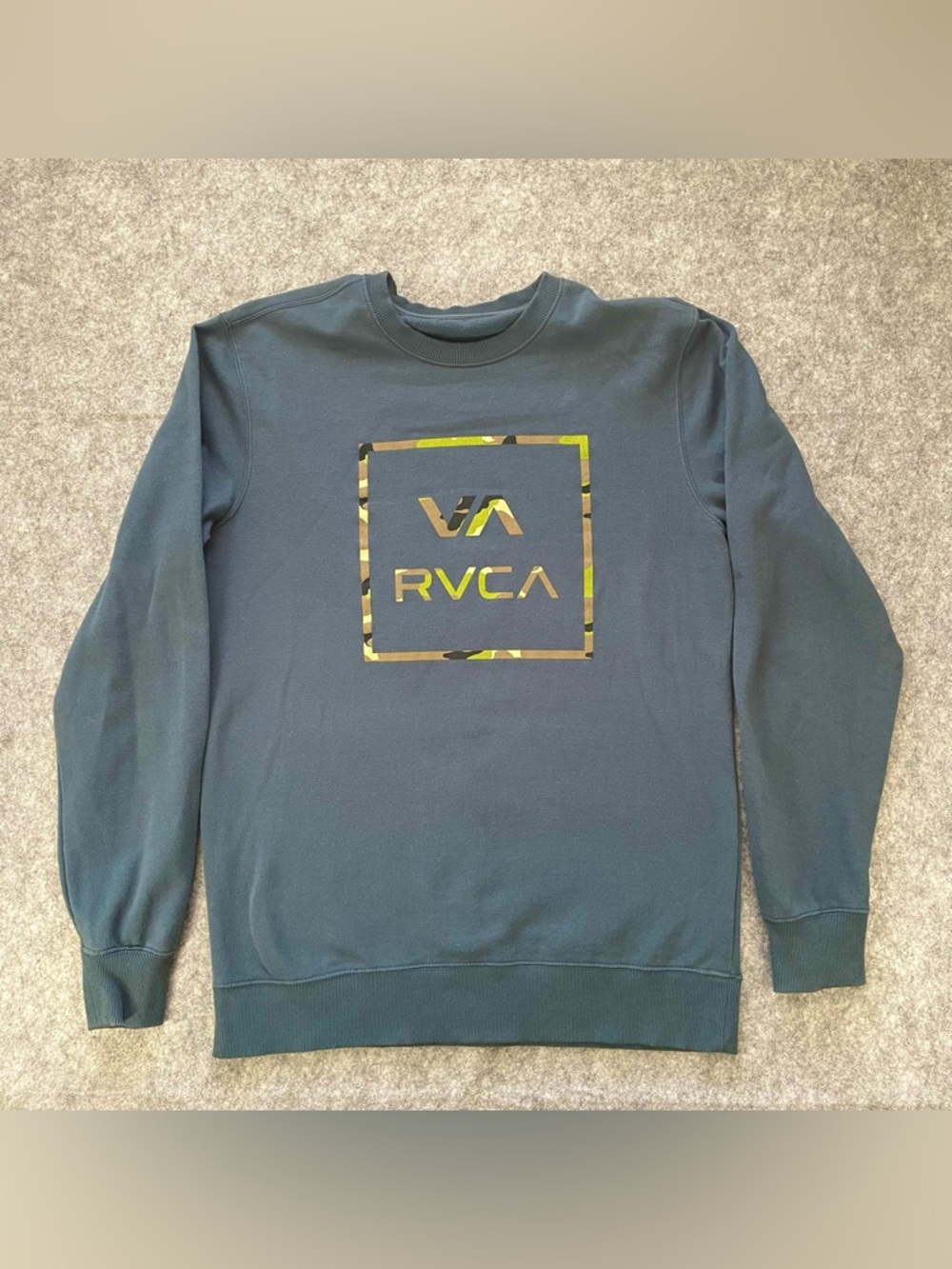 RVCA Crewneck Sweatshirt Mens Size L Teal Blue Camo Logo Artist Network Program